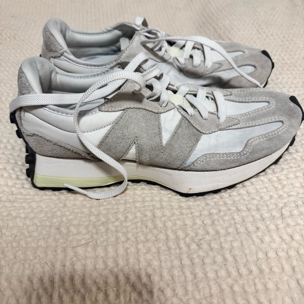 New Balance 327 size 8
